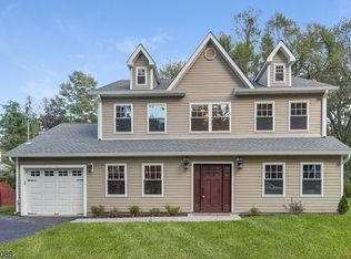 44 Manor Rd, Livingston, NJ 07039