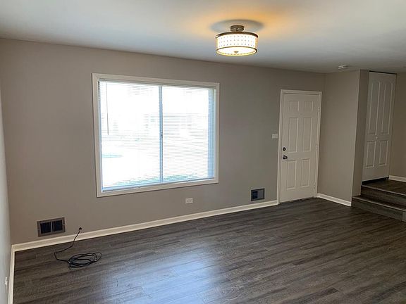 2nd image of 1721 Queensbury Cir