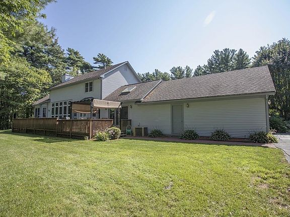 3rd image of 3 Carriage House Dr