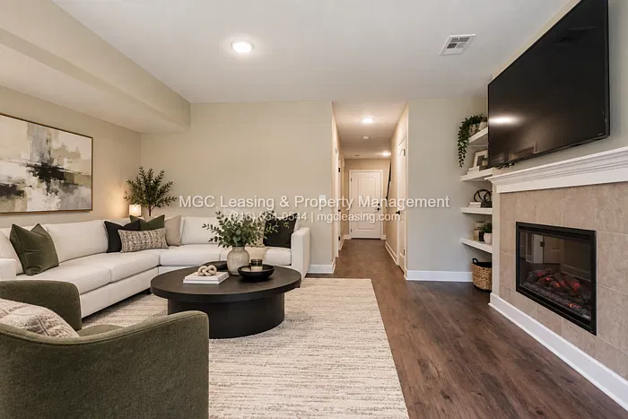 2 bed, 2.5 bath, 1339 sqft, $1,689 — Photo 2