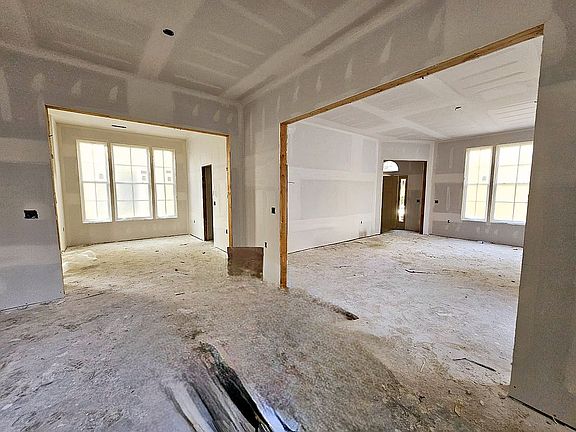 5th image of 126 N Olive Ave