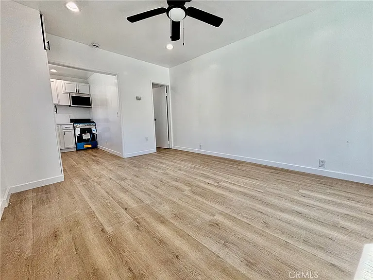 910 Acacia Ave — Photo 16
