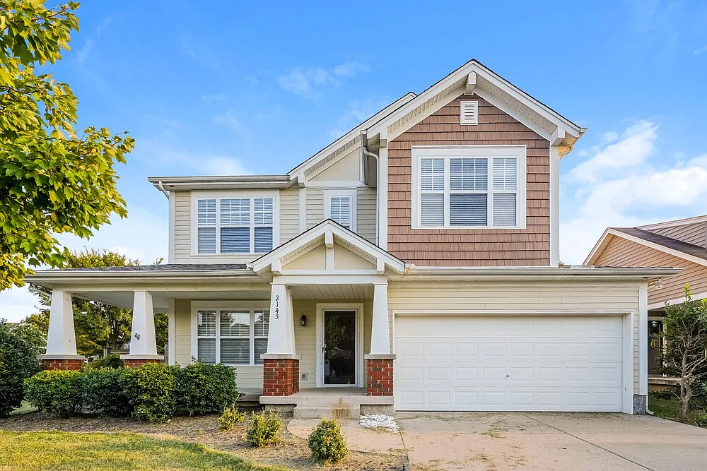 3 bed, 2.5 bath, 1833 sqft, $2,585 — Photo 1