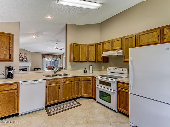 3rd image of 8825 Chambore Dr