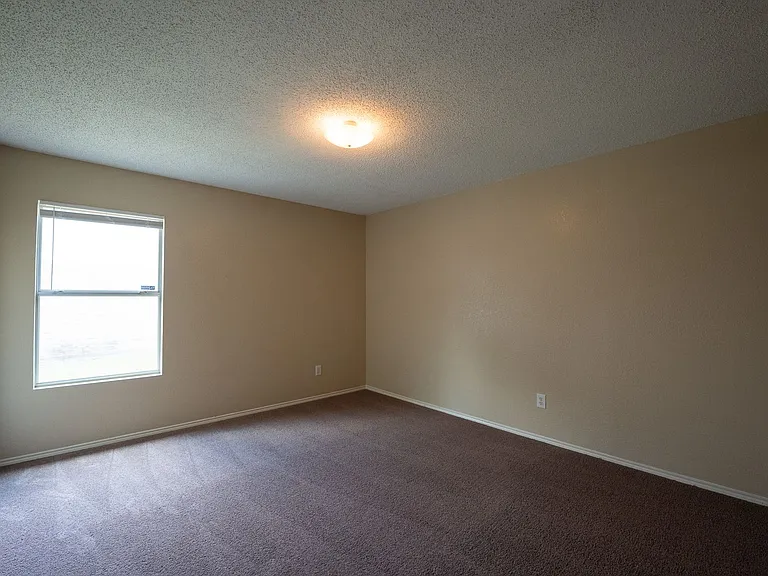 3841 Meredith Ln — Photo 6
