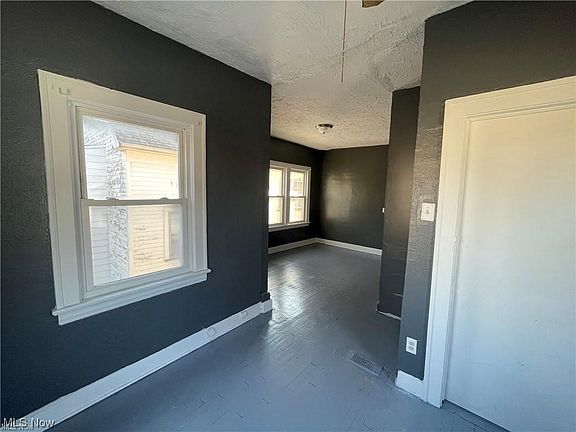 4th image of 12617 Edmonton Ave