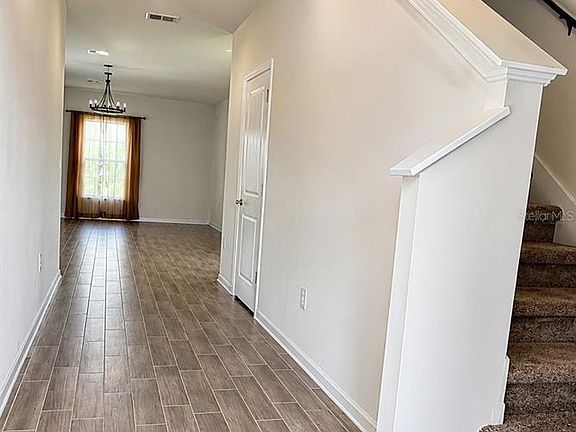5th image of 827 Ofanto Way