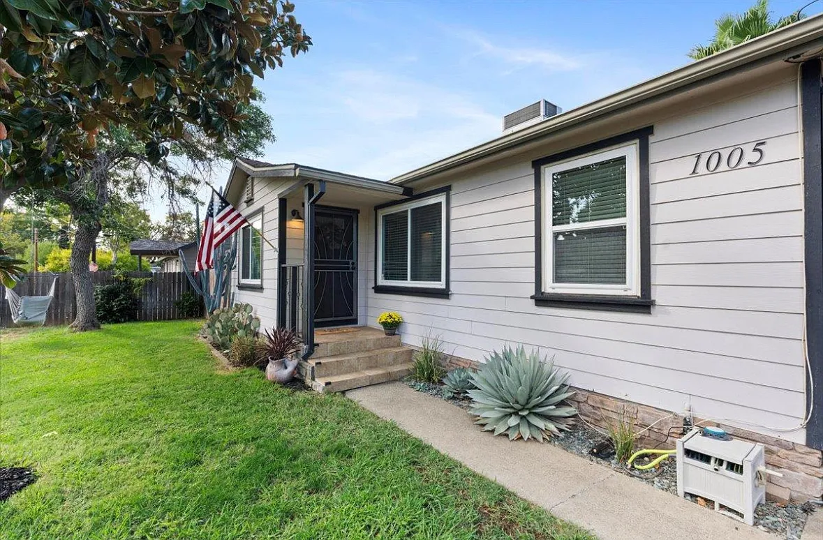 1005 Enwood Rd — Photo 2
