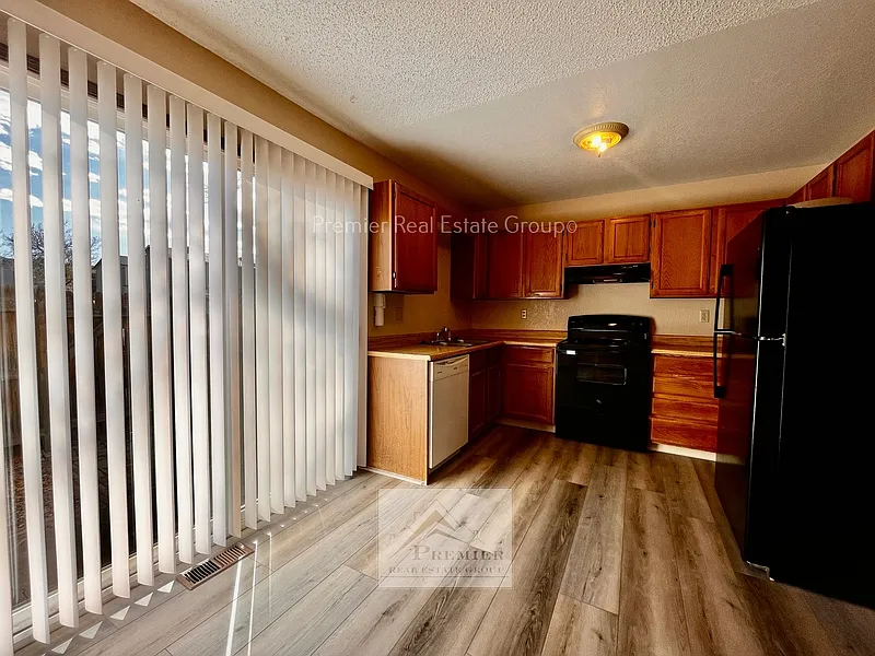 2 bed, 1.5 bath, 992 sqft, $1,400 — Photo 4
