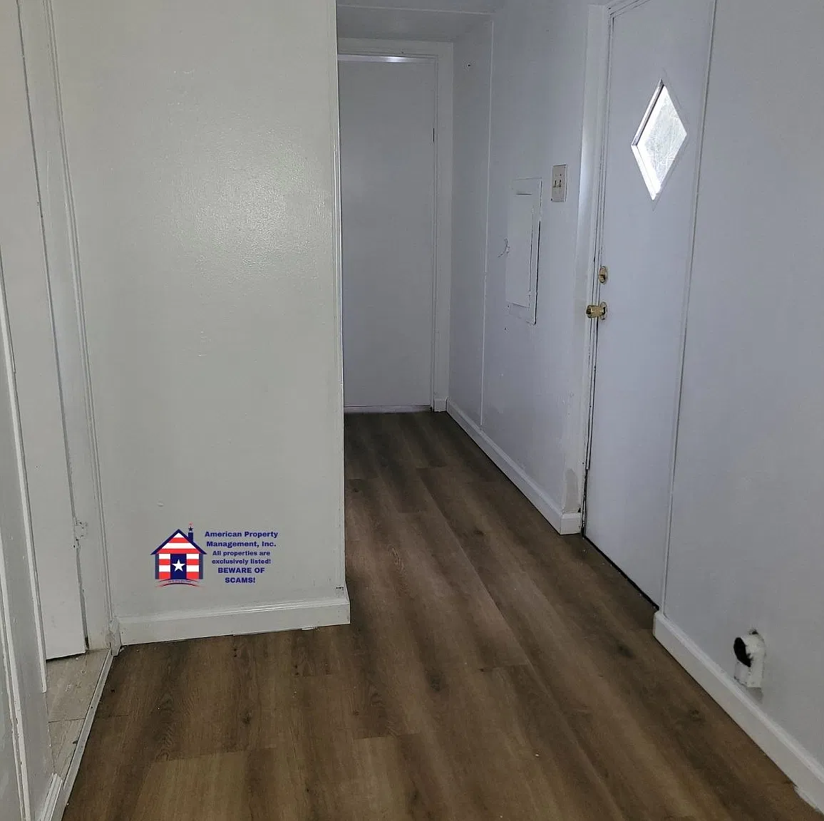 3 bed, 1.5 bath, $950 — Photo 1