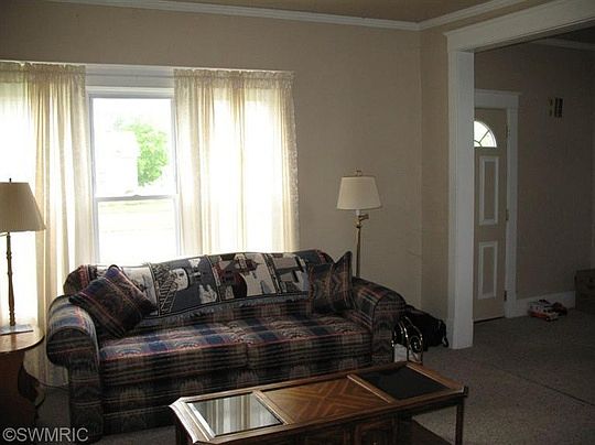 5th image of 608 W Ludington Ave