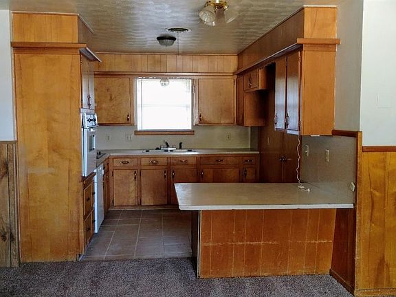 2nd image of 802 Avenue D