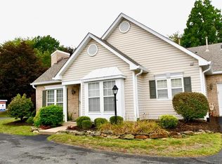 1004 Greystone Dr, Coraopolis, PA