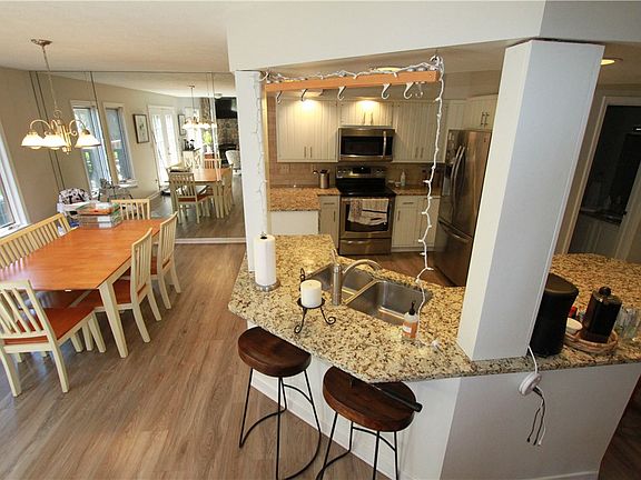 5th image of 39 Colonial Cir