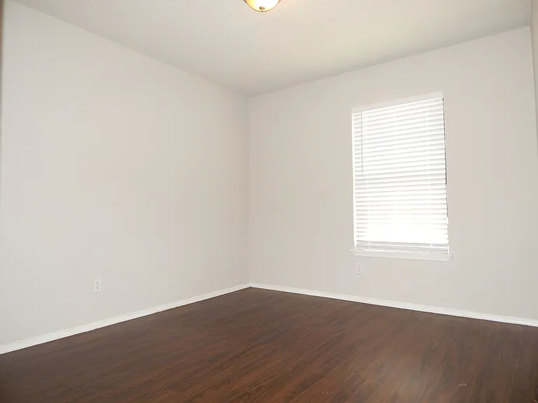 424 Adelaide Dr — Photo 17