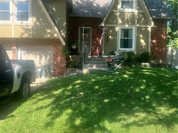 13924 S Tomahawk Dr, Olathe, KS 66062
