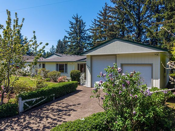 3rd image of 440 NE Edgecliff Dr