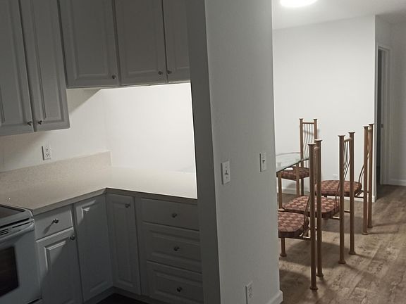 4th image of 745 E Bradley Ave