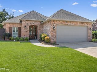 3800 Acadian Village Dr, Ocean Springs, MS 39564