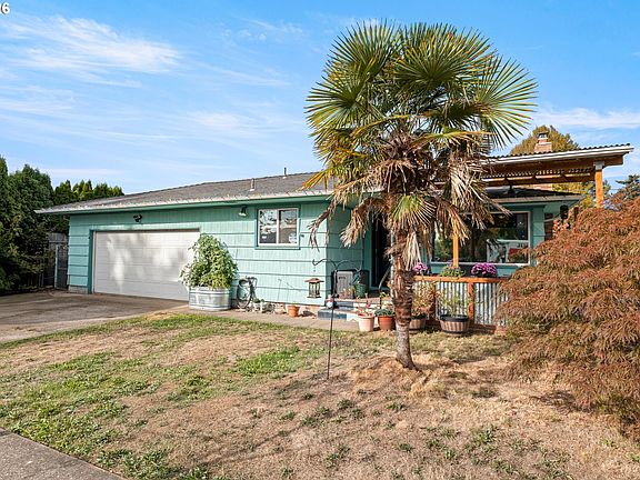 2nd image of 605 SE 166th Pl