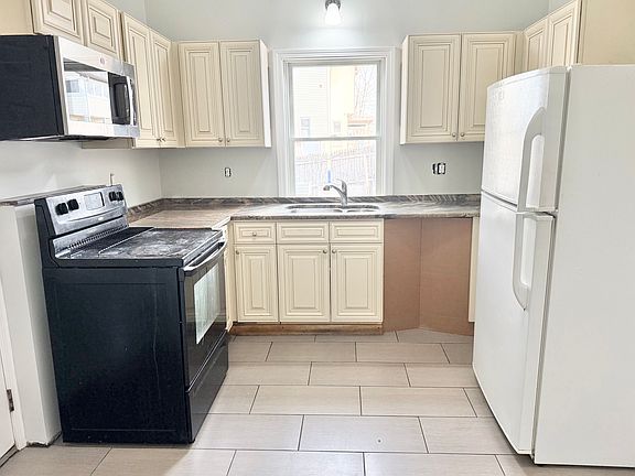 2nd image of 241 Lowell St APT 1