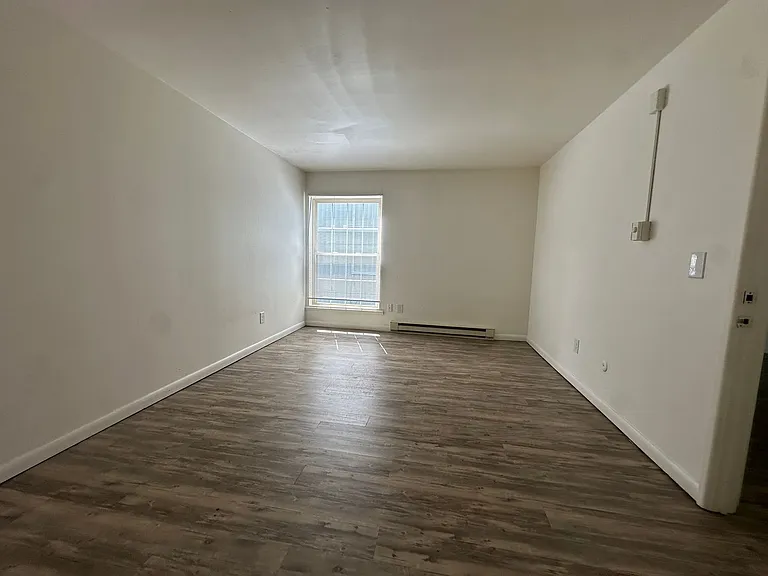 University Park Apartments near Cornell University — Photo 272