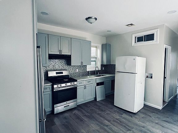 2nd image of 182 Bergen Ave Floor 1