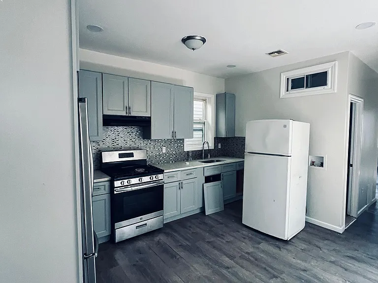 182 Bergen Ave #1 — Photo 2