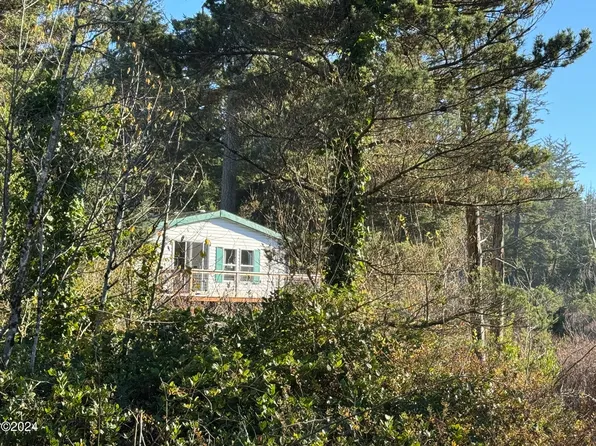 1375 NW Sarkisian Dr, Seal Rock, OR 97376