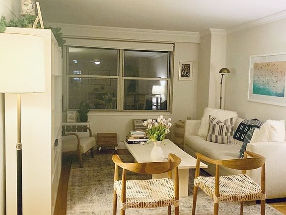 4th image of 210 W 89th St APT 4J