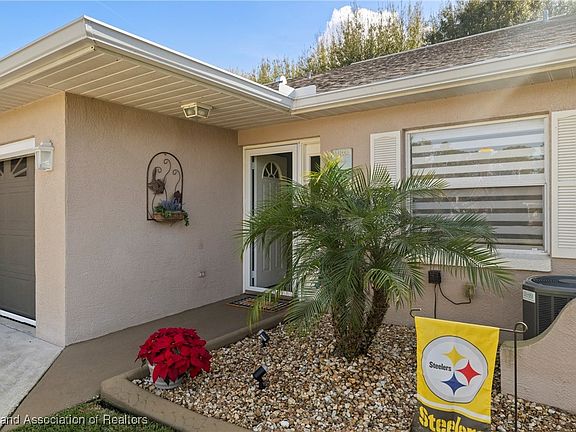 4th image of 220 Country Club Dr