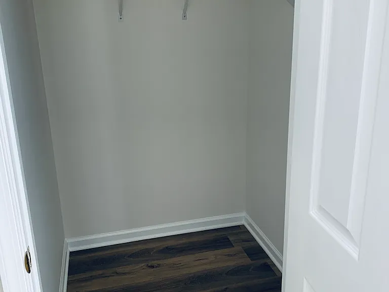 206 Thomas Ln S — Photo 16