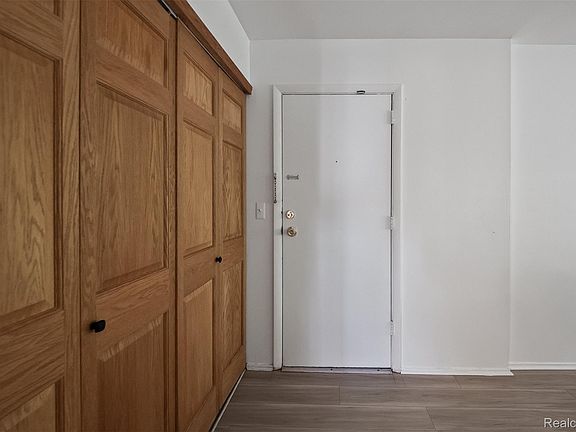5th image of 1255 S Maple Rd APT 101