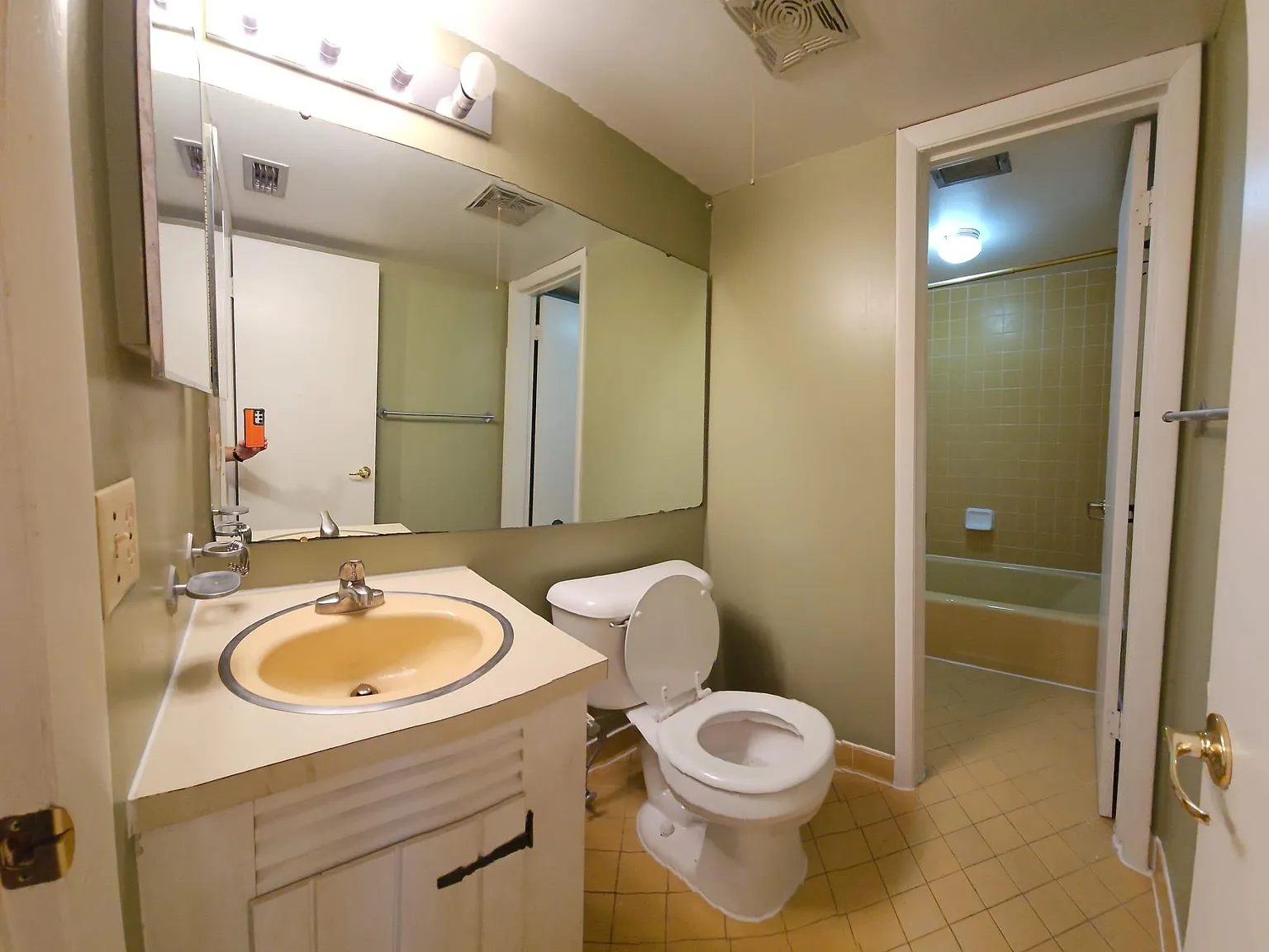 2 bed, 1027 sqft, $1,350 — Photo 1