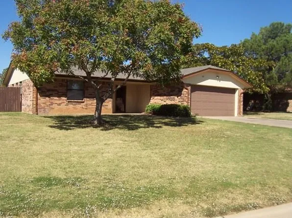 107 SE Trenton Rd, Lawton, OK 73501