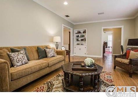 4th image of 3812 Lenox Dr