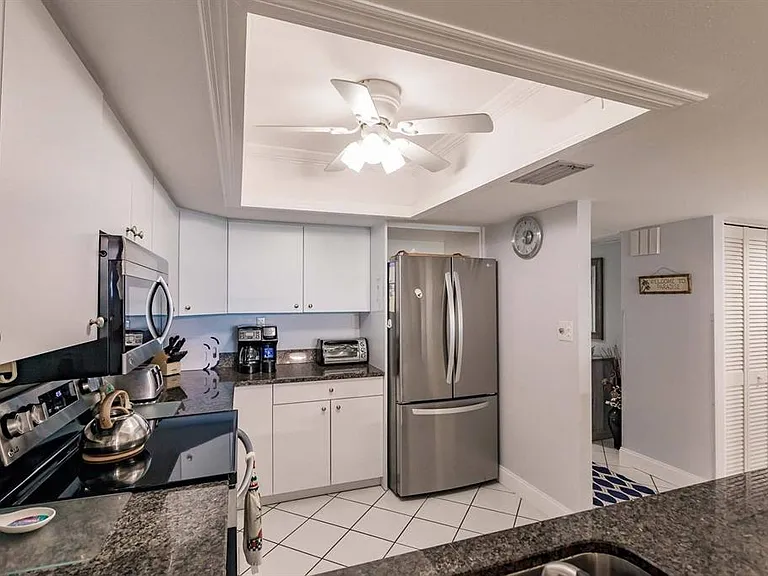 1125 W Peppertree Dr #501 — Photo 9