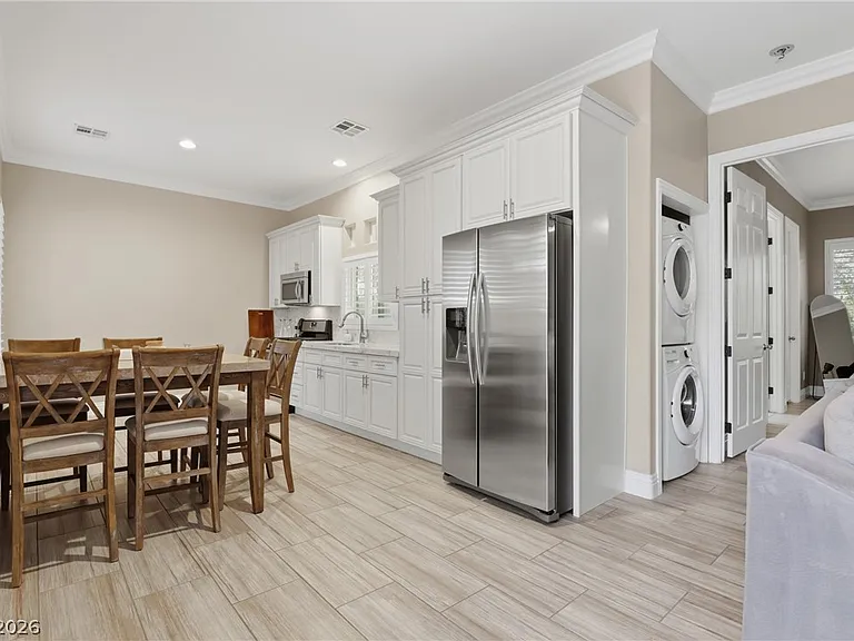 300 E Lacy Ln — Photo 60