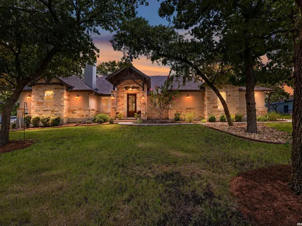 125 N TRANQUILITY DR, La Vernia, TX 78121