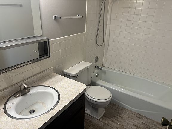 5th image of 8860 Mobile Ave