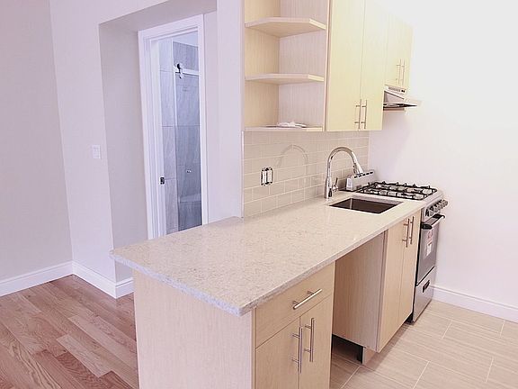 4th image of 123 E 64th St