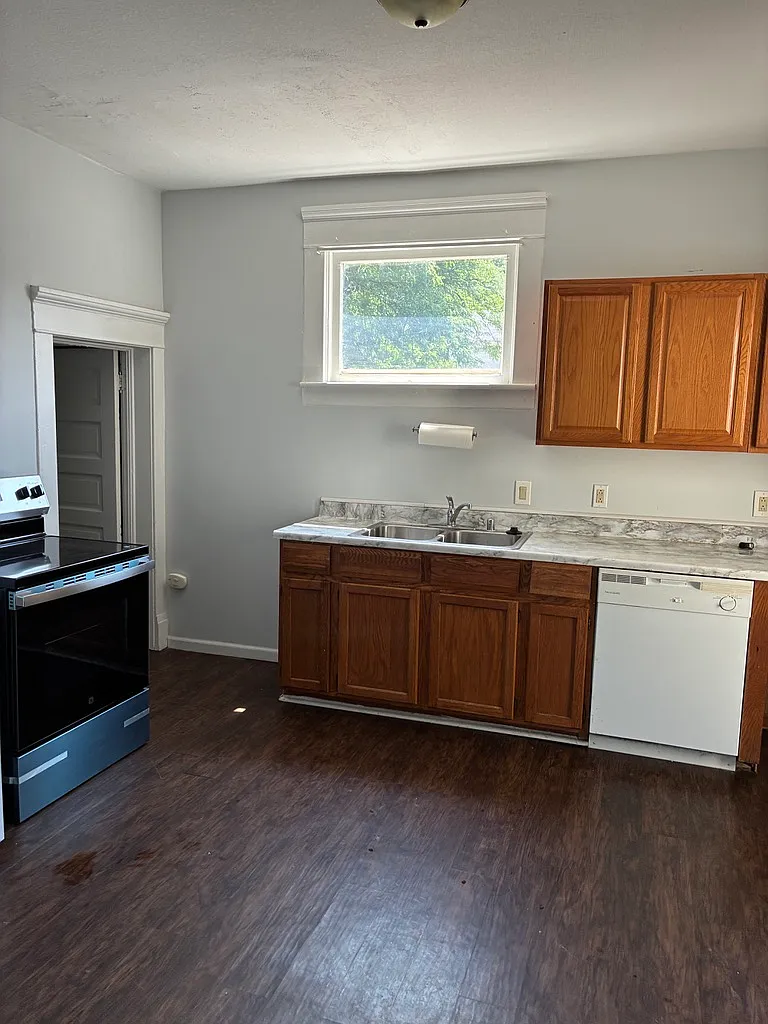 3 bed, 1788 sqft, $1,495 — Photo 1