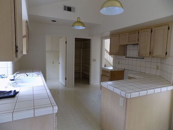 3rd image of 783 Clearview Ln