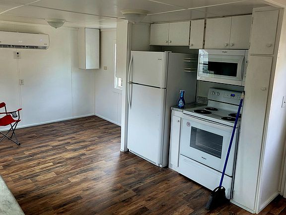 Kitchen -stove refrigerator