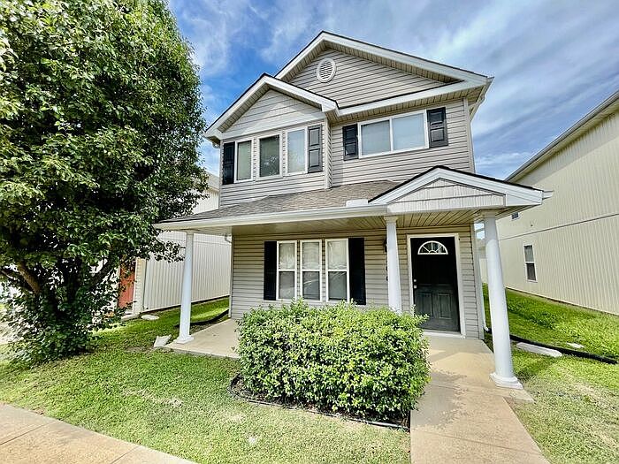 1st image of 306 NE Coldwater Creek Dr