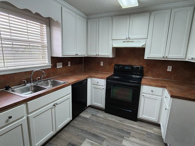 1229 Westfield Ln — Photo 10