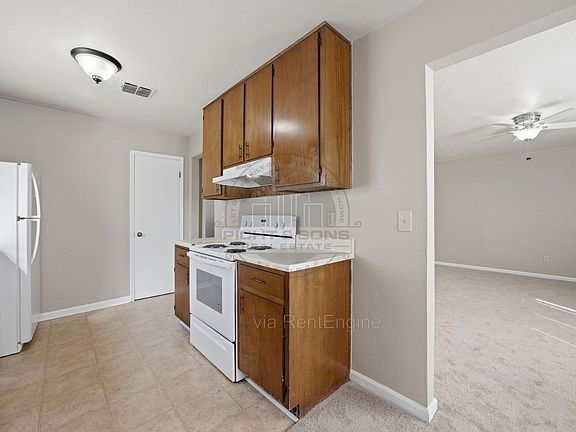 3rd image of 709 Pointe Ct APT A