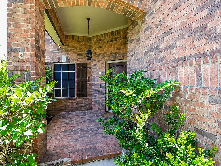 16915 Locust Springs Dr — Photo 3