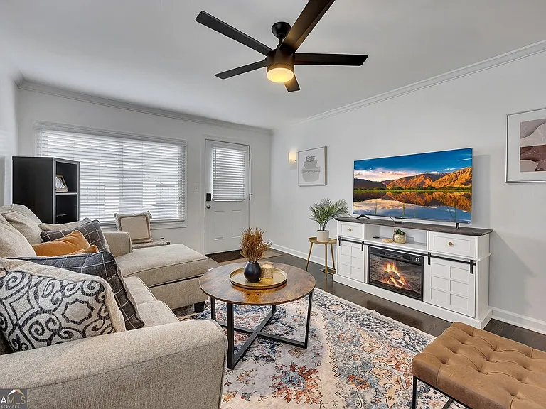 1040 Herndon St NW #B — Photo 8