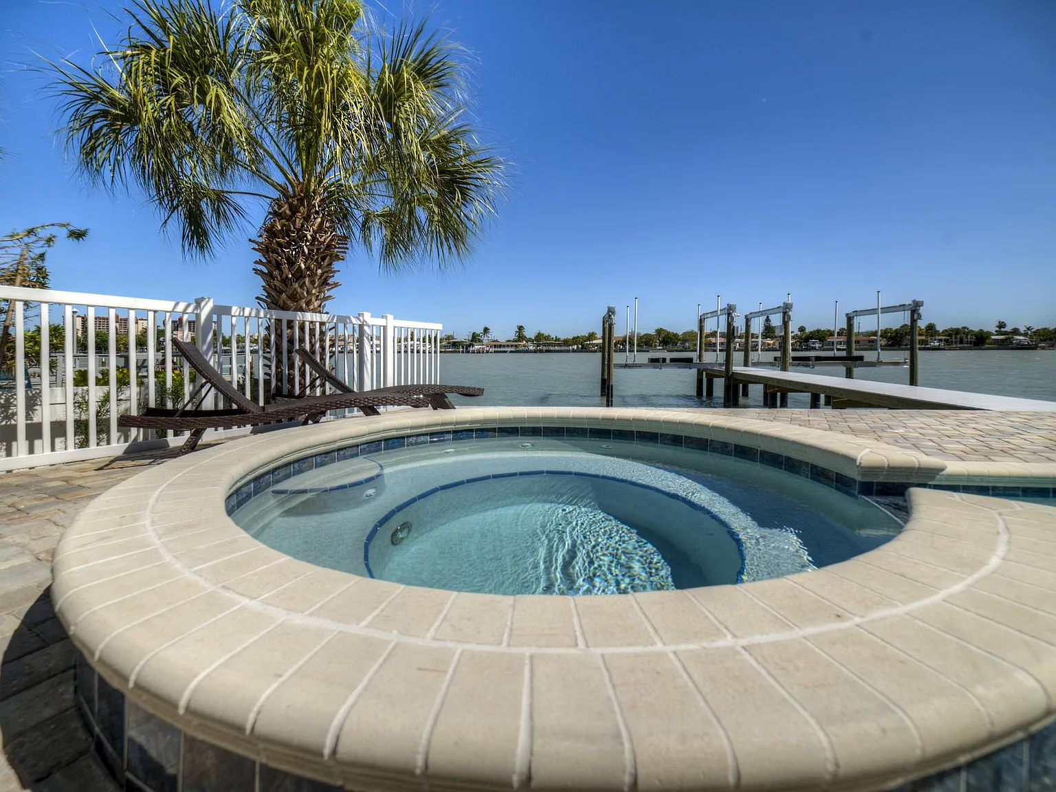 2 bed, 965 sqft, $2,950 — Photo 2
